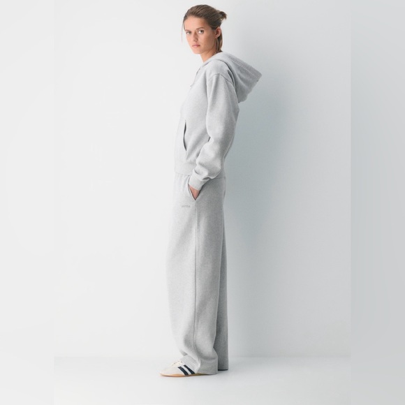 Aritzia / TNA Grey Zip Hoodie - Picture 9 of 11